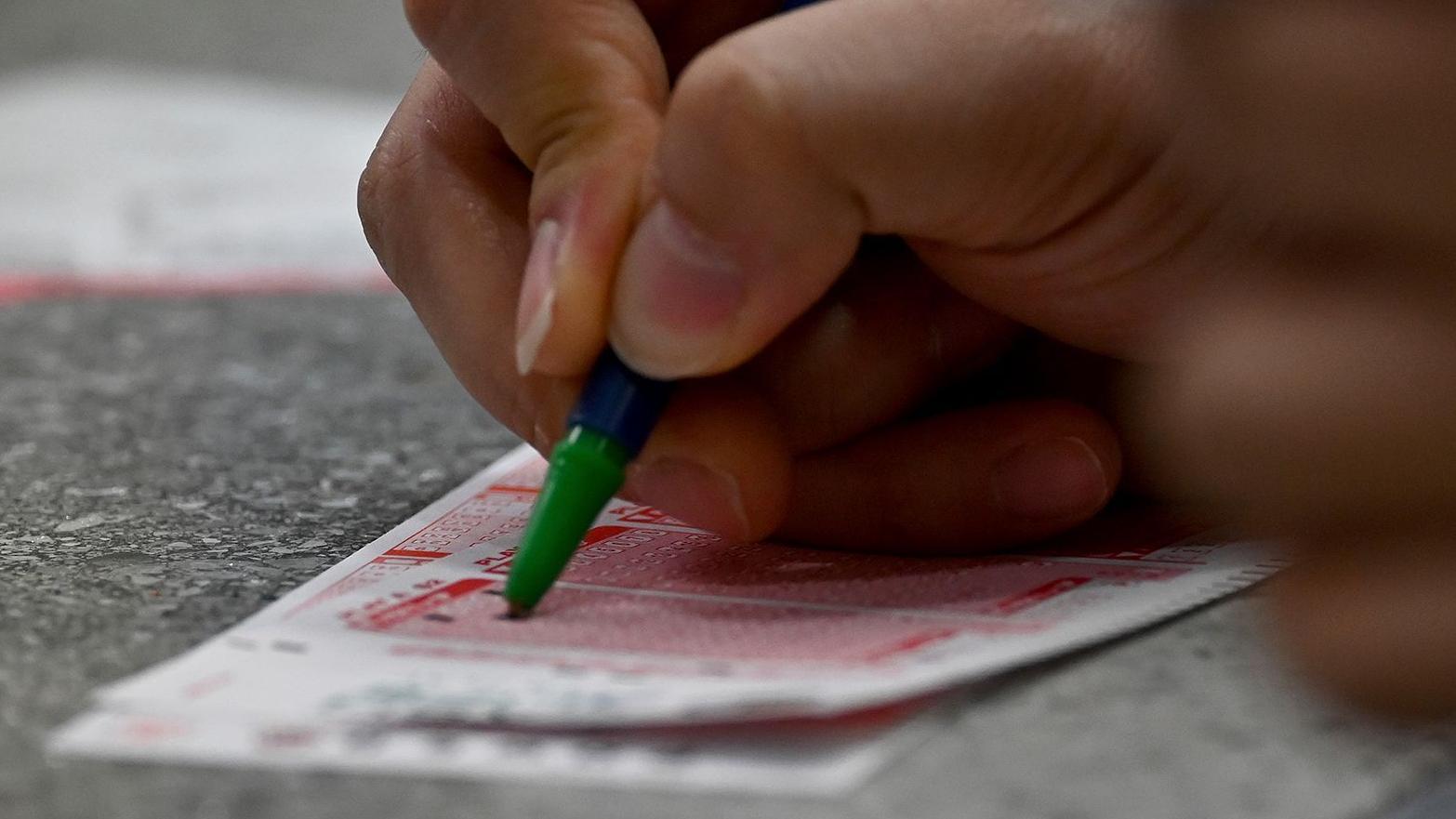 Powerball Jackpot soars to $1 billion after no winner in Monday’s drawing